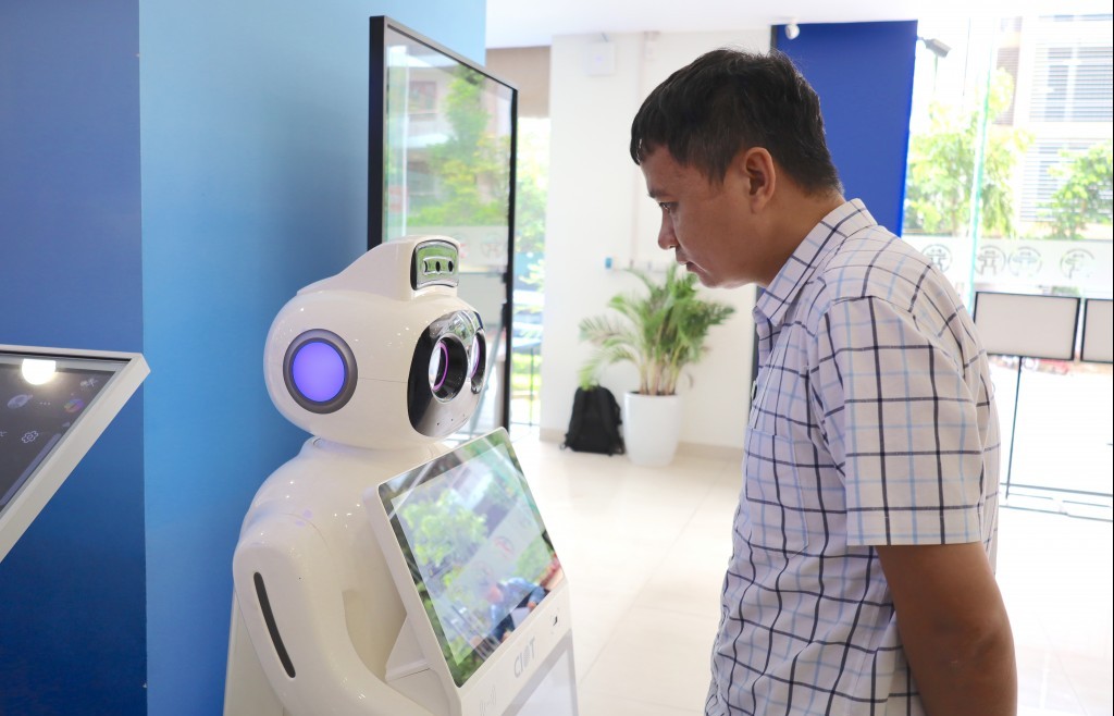 Đột phá với Robot AI và tiện ích miễn phí