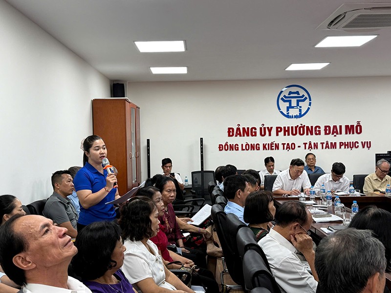 Các đại biểu sôi nổi thảo luận đóng góp xây dựng dự thảo Văn kiện Đại hội Đảng các cấp