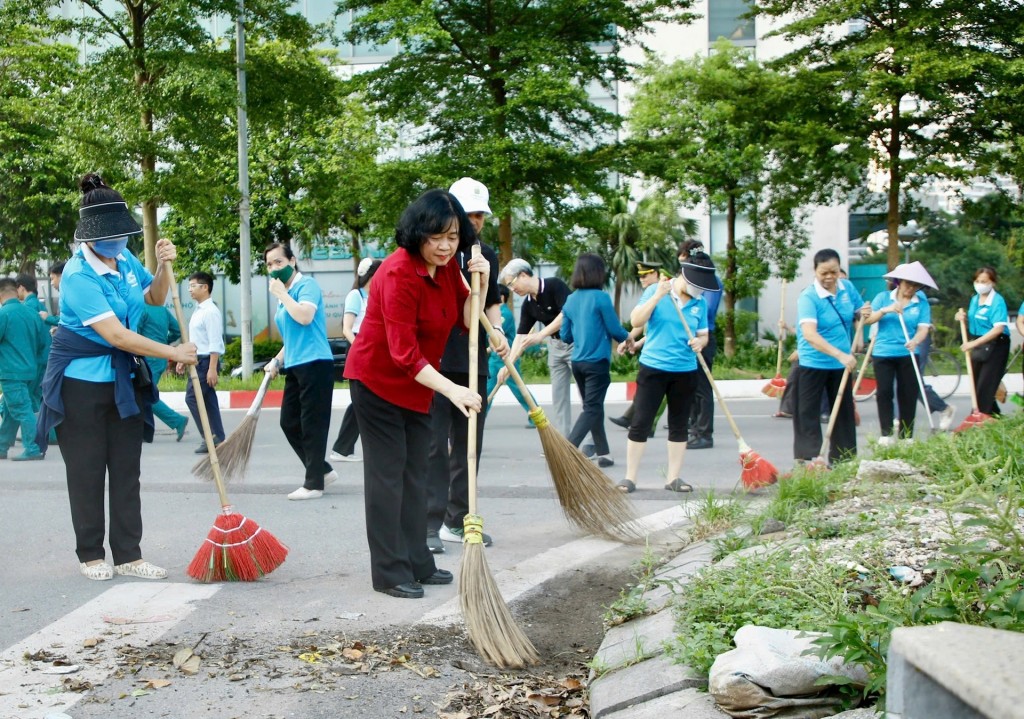Hà Nội đồng loạt ra quân tổng vệ sinh môi trường tại 126 xã, phường