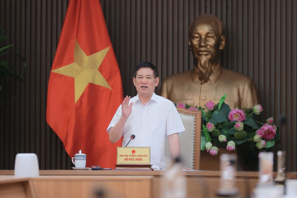 Phó Thủ tướng Hồ Đức Phớc đề nghị Bộ Tài chính tiếp thu ý kiến của các bộ ngành, hoàn thiện kế hoạch tài chính bảo đảm sát hợp, khả thi cao để báo cáo cấp có thẩm quyền theo quy định.