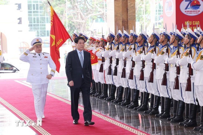Sáng 7/5/2025, tại Hải Phòng, Chủ tịch nước Lương Cường dự Lễ kỷ niệm 70 năm Ngày thành lập Hải quân nhân dân Việt Nam (7/5/1955-7/5/2025) và đón nhận Huân chương Hồ Chí Minh. (Ảnh: TTXVN)