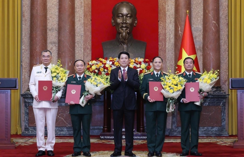 Bốn sĩ quan cấp cao quân đội và công an được thăng quân hàm, cấp bậc hàm Thượng tướng