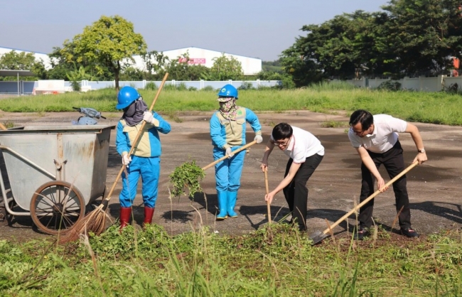 Xã Thuận An huy động hơn 2.000 người ra quân tổng vệ sinh môi trường