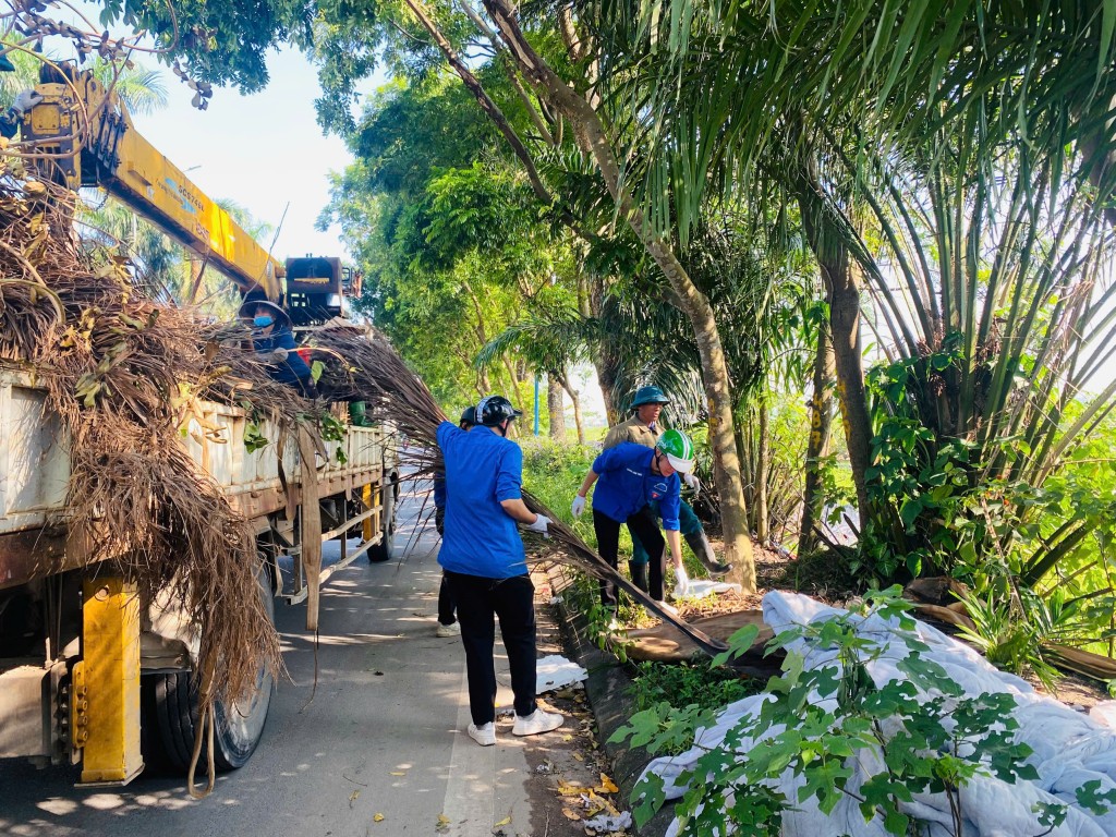 Nhân dân xã Bát Tràng đồng hành xây dựng môi trường sống an toàn, trong lành
