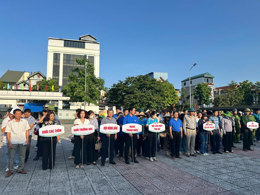 Nhân dân xã Bát Tràng đồng hành xây dựng môi trường sống an toàn, trong lành