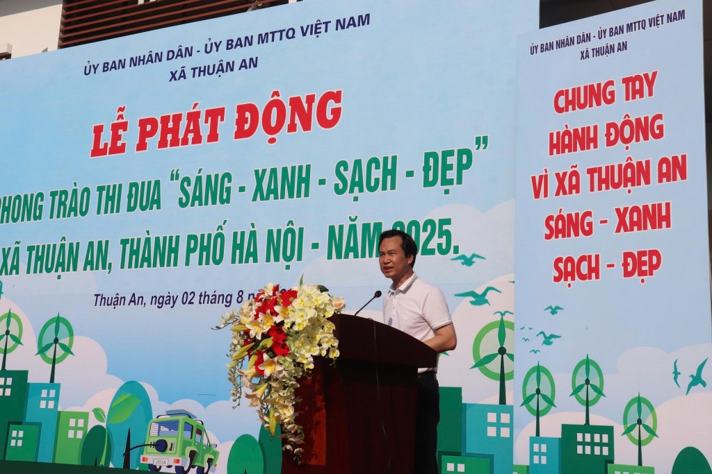 Xã Thuận An huy động hơn 2.000 người ra quân tổng vệ sinh môi trường