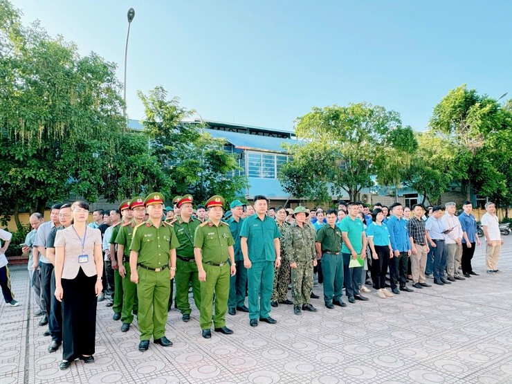 Xã Nam Phù ra quân Tổng vệ sinh môi trường, chỉnh trang đô thị, đảm bảo trật tự đô thị