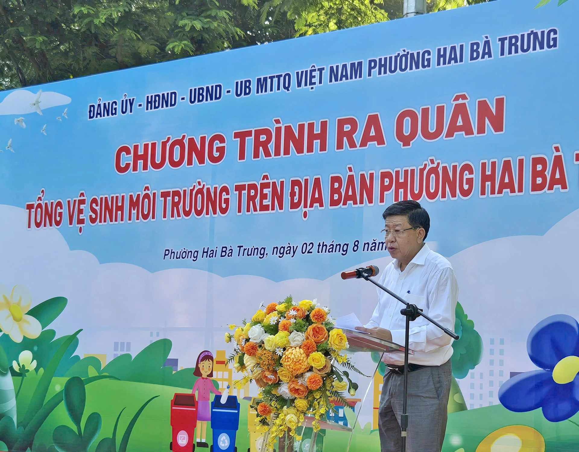 Phường Hai Bà Trưng ra quân tổng vệ sinh môi trường