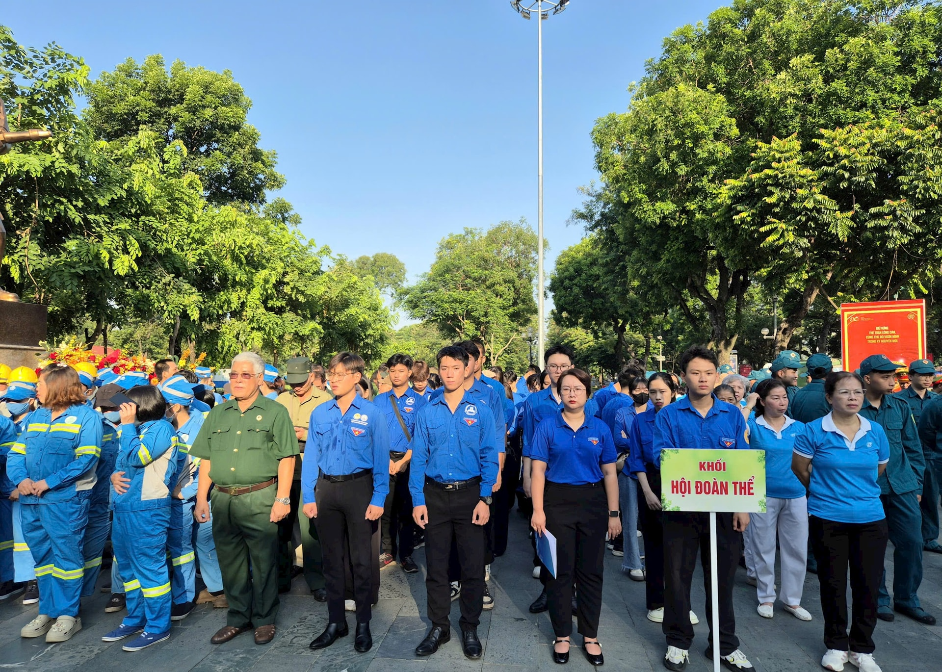 Phường Hai Bà Trưng ra quân tổng vệ sinh môi trường