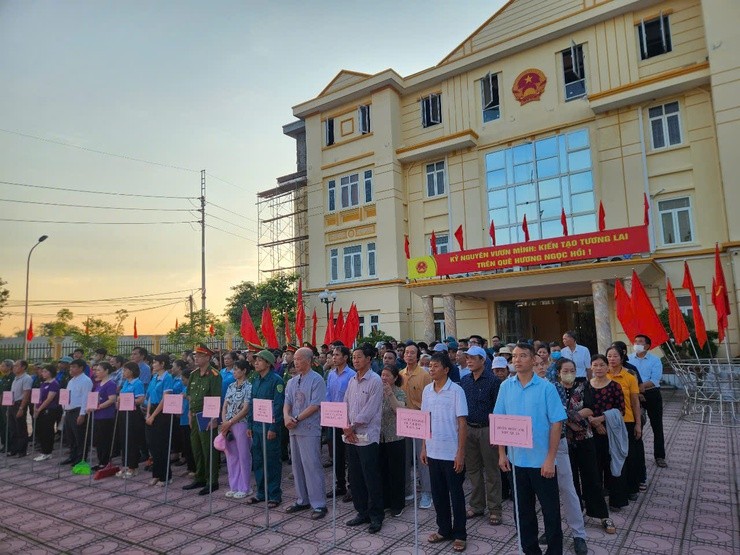 Toàn cảnh lễ Ra quân thực hiện văn minh đô thị và tổng vệ sinh môi trường tại xã Ngọc Hồi