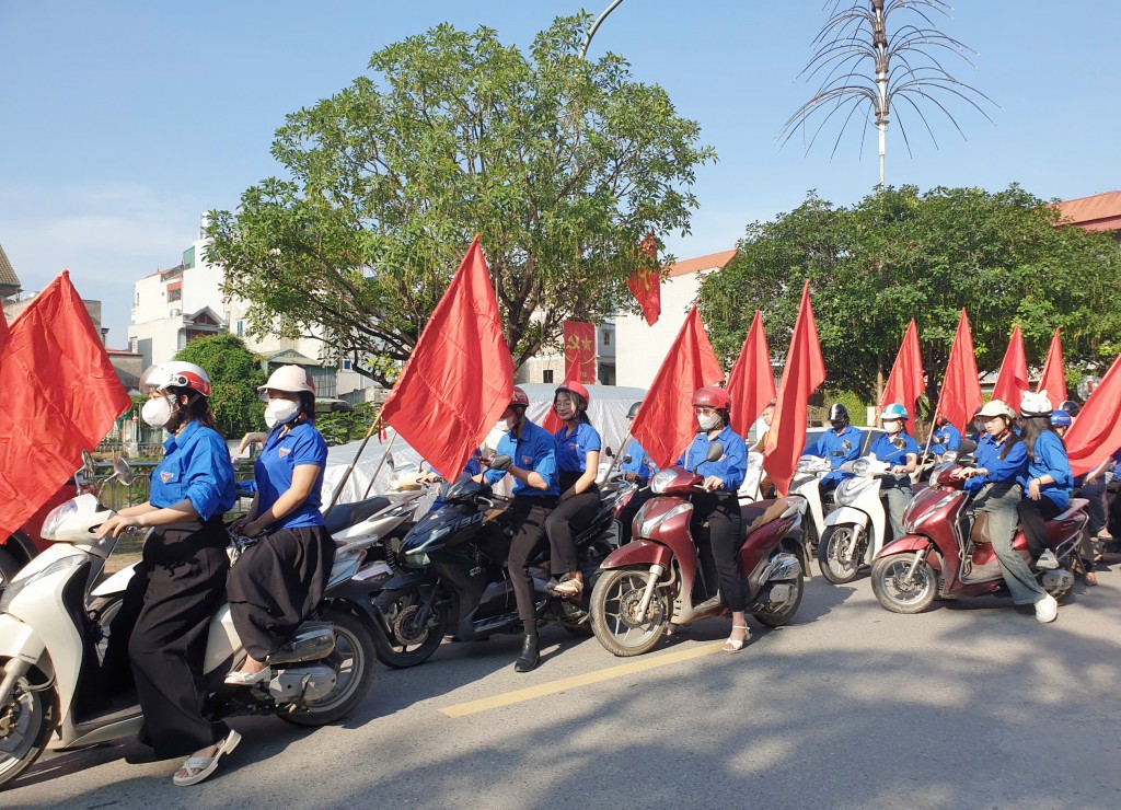 Các đoàn xe tuyên truyền đảm bảo trật tự văn minh đô thị do Đoàn thanh niên phường đảm nhiệm