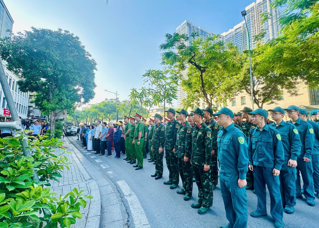 Phường Ngọc Hà ra quân cao điểm tổng vệ sinh môi trường