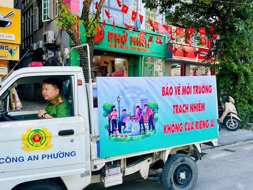 Phường Ngọc Hà ra quân cao điểm tổng vệ sinh môi trường