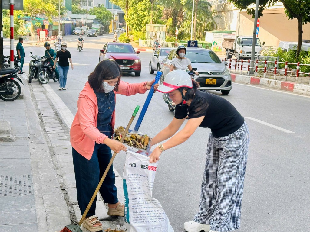 Phường Ngọc Hà ra quân cao điểm tổng vệ sinh môi trường