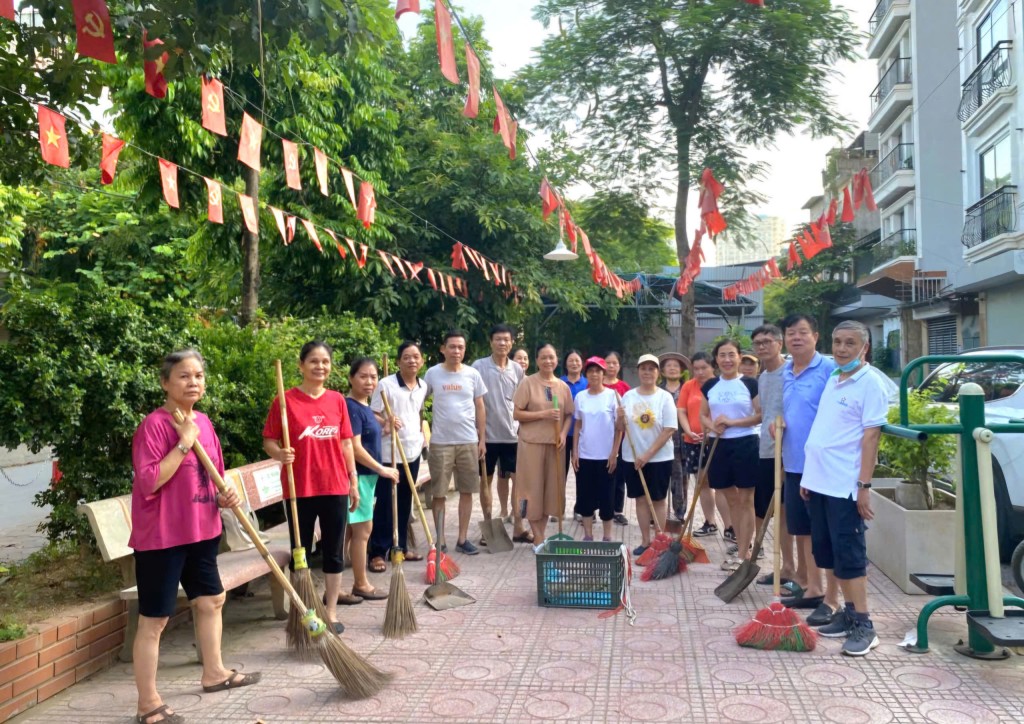 Phường Ngọc Hà ra quân cao điểm tổng vệ sinh môi trường