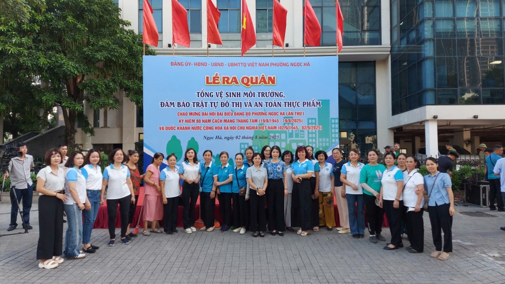 Phường Ngọc Hà ra quân cao điểm tổng vệ sinh môi trường