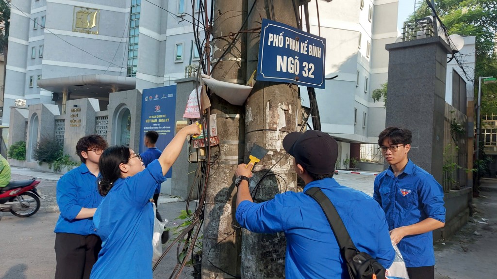 Phường Ngọc Hà ra quân cao điểm tổng vệ sinh môi trường