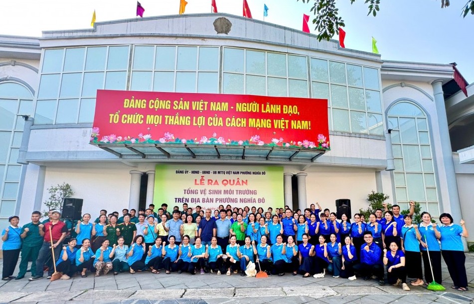 Ra quân vì môi trường, xây dựng phường Nghĩa Đô văn minh