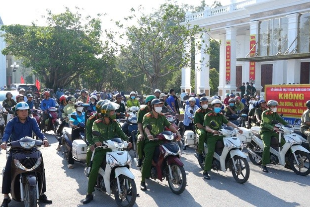 Các lực lượng chức năng ra quân tuyên truyền
