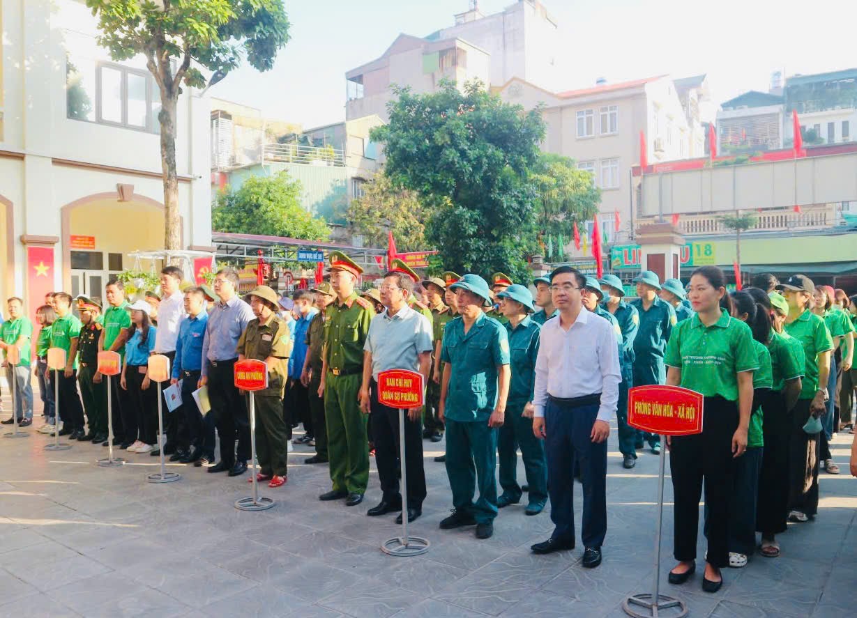 Lễ ra quân tổng vệ sinh môi trường trên địa bàn phường Khương Đình