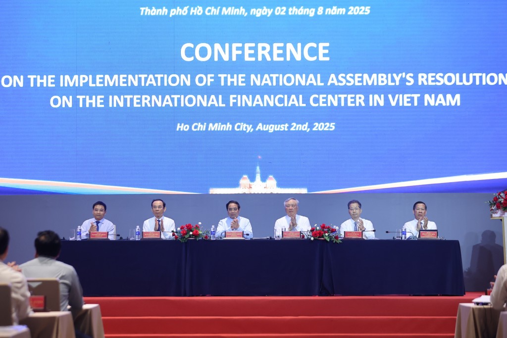 Thủ tướng Phạm Minh Chính chủ trì Hội nghị triển khai Nghị quyết của Quốc hội về Trung tâm tài chính quốc tế tại Việt Nam - Ảnh: VGP/Nhật Bắc