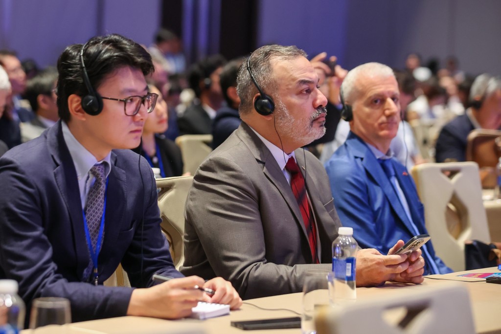 Các đại biểu quốc tế tham dự Hội nghị - Ảnh: VGP/Nhật Bắc