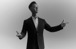 Ca sĩ Đức Tuấn làm mới siêu phẩm nhạc Việt trong đại nhạc hội tại Thành phố Thiên niên kỷ T&T City Millennia