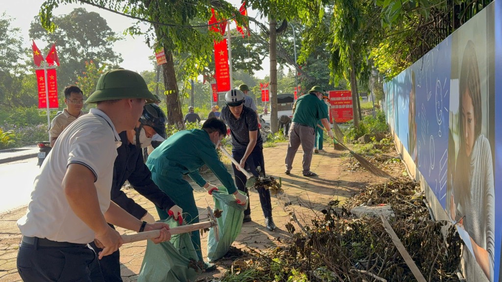 Dọn dẹp vệ sinh môi trường tuyến phố chính