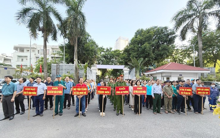 Phường Kiến Hưng ra quân vệ sinh môi trường, chỉnh trang đô thị