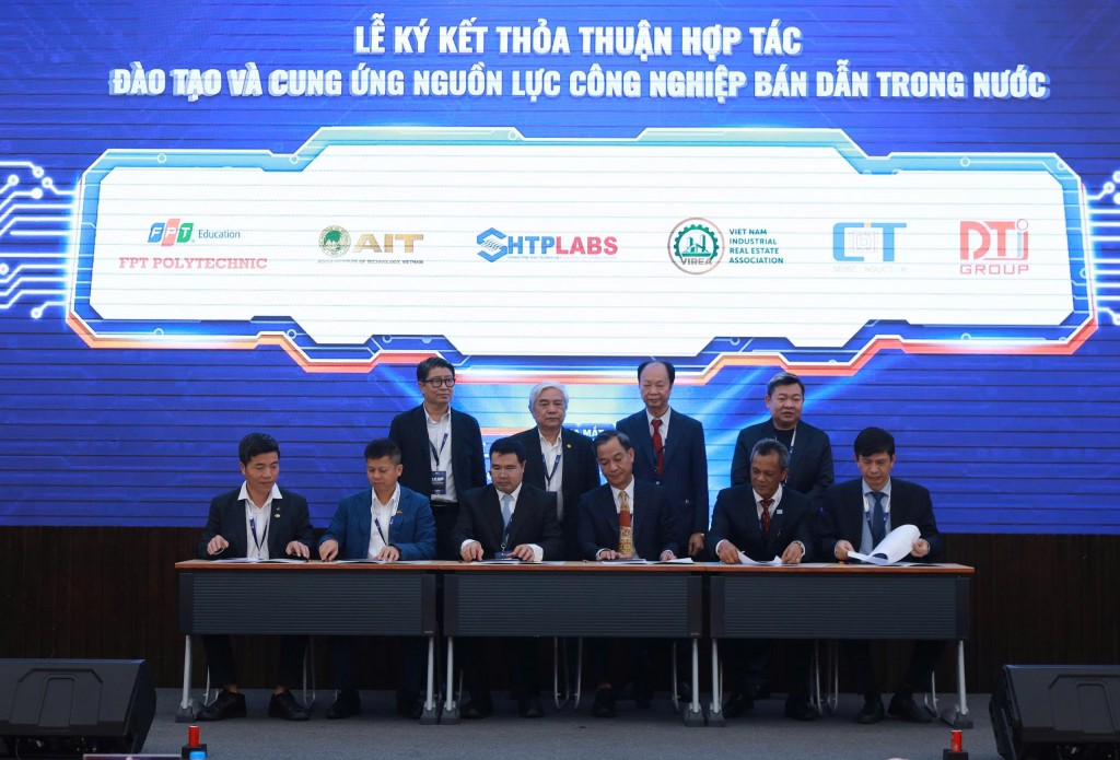 Các đơn vị ký kết thỏa thuận hợp tác đào tạo và cung ứng nguồn lực công nghiệp bán dẫn trong nước