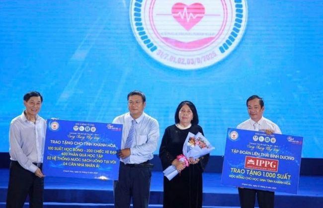 Ông Johnathan Hạnh Nguyễn gieo mầm hy vọng và những hạt giống tốt gửi đến tương lai