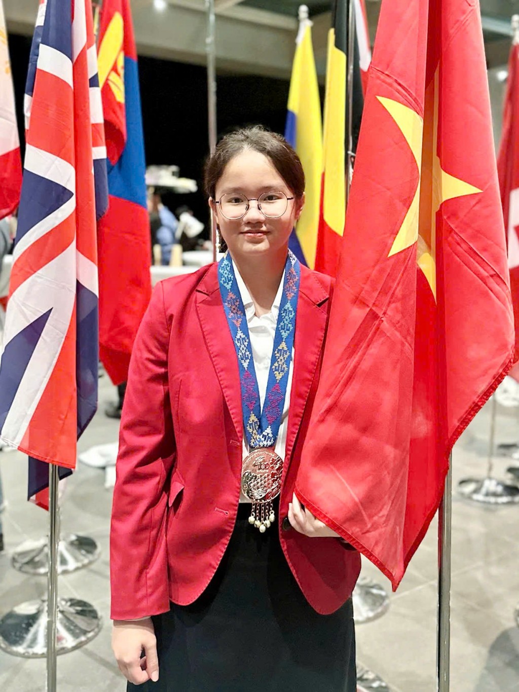 Em đã có hành trình học tập đầy nỗ lực trong ngôi nhà THPT chuyên Hà Nội - Amsterdam