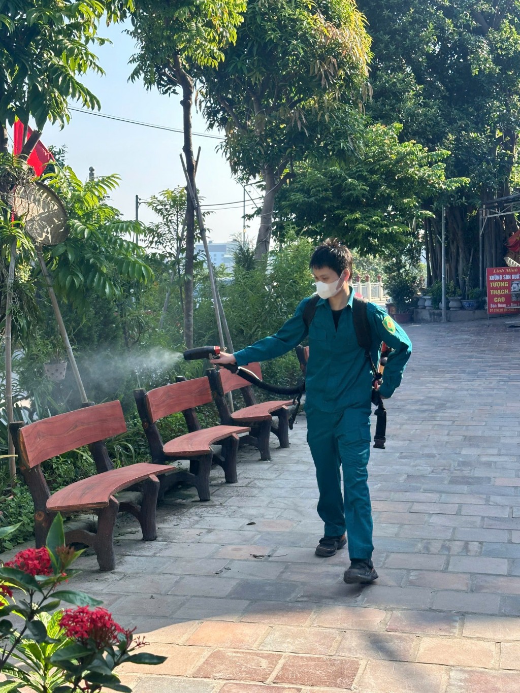 Phun hóa chất diệt muỗi tại tất cả các điểm nguy cơ cao