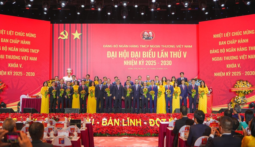 Ban chấp hành Đảng bộ Ngân hàng TMCP Ngoại thương Vietcombank khoá V, nhiệm kỳ 2025-2030 - Ảnh: VGP/Minh Ngọc