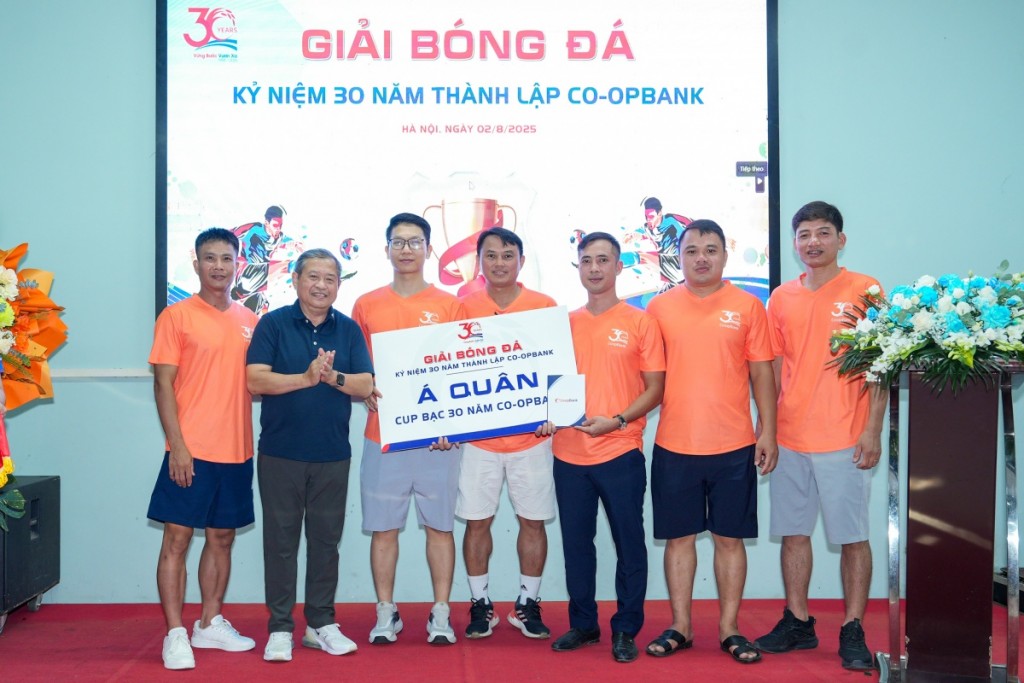 Sôi nổi giải bóng đá chào mừng 30 năm thành lập Co-opBank