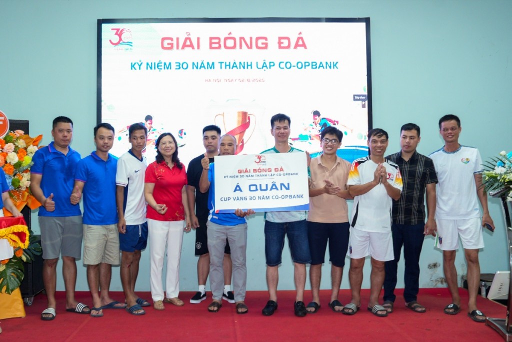 Sôi nổi giải bóng đá chào mừng 30 năm thành lập Co-opBank