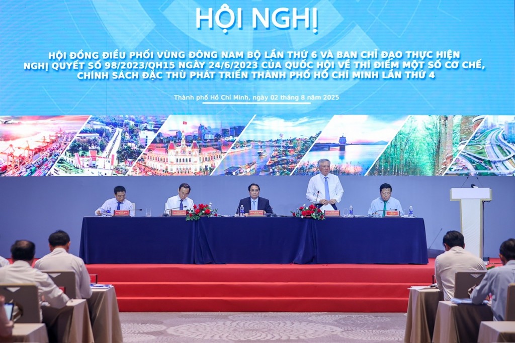 Tại hội nghị, các đại biểu đã rà soát tình hình tổ chức thực hiện các mục tiêu, nhiệm vụ của Hội đồng điều phối vùng Đông Nam Bộ từ đầu năm 2025 và nhất là sau khi sắp xếp các đơn vị hành chính từ đầu tháng 7/2025 - Ảnh: VGP/Nhật Bắc