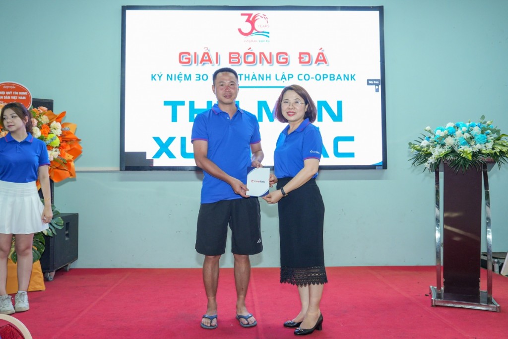 Sôi nổi giải bóng đá chào mừng 30 năm thành lập Co-opBank