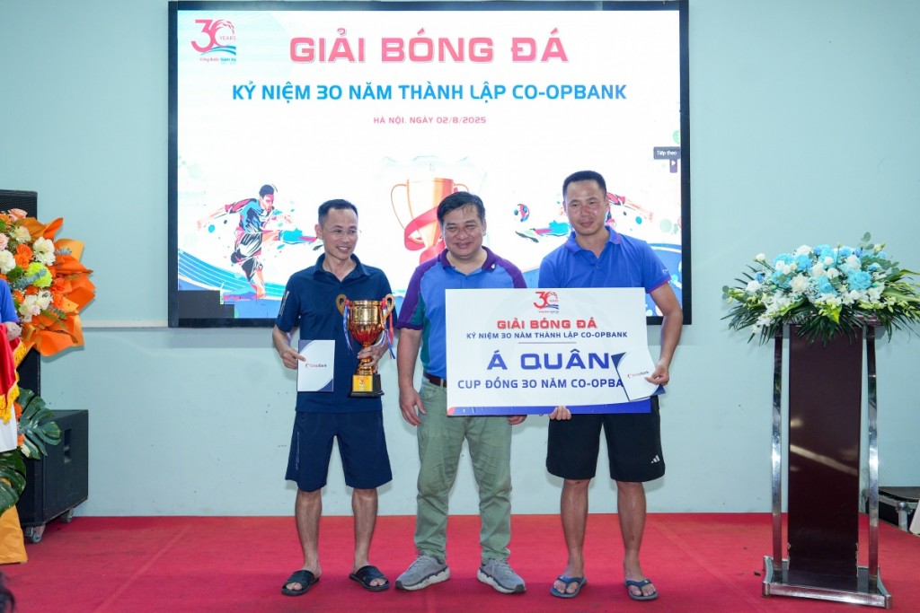 Sôi nổi giải bóng đá chào mừng 30 năm thành lập Co-opBank