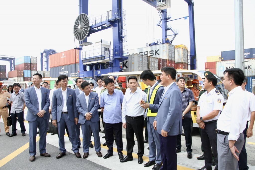 Chủ tịch UBND TP Hải Phòng kiểm tra hoạt động tại bến Cảng số 5, số 6 do Tập đoàn Hataco đầu tư 