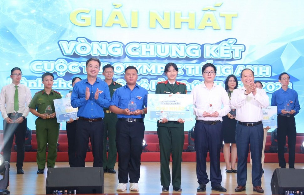 "Star Striders” giỏi tiếng Anh, khẳng định bản lĩnh cán bộ trẻ