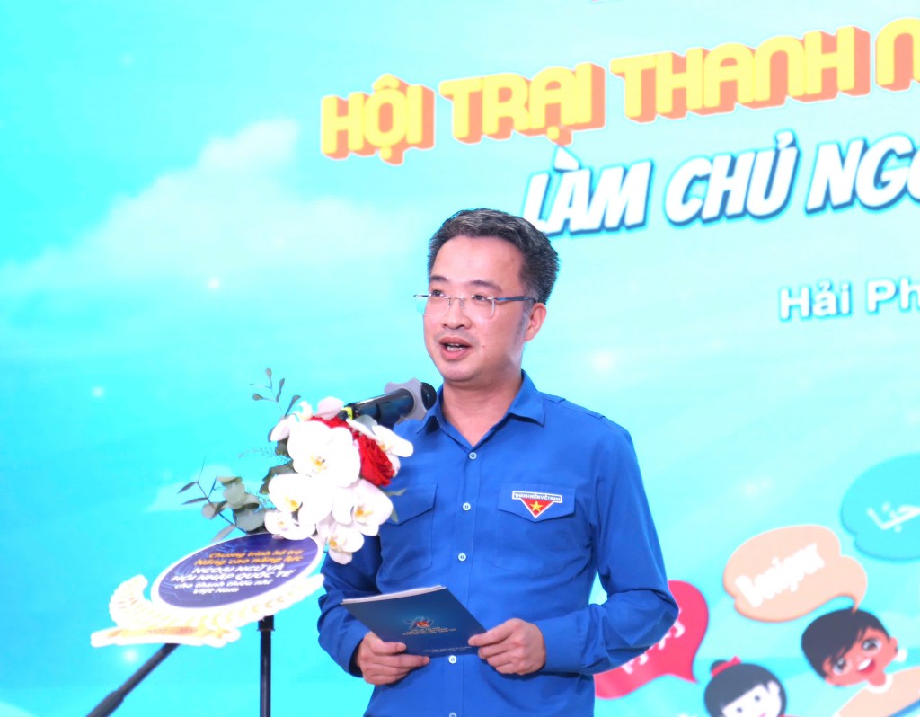 Anh phát biểu