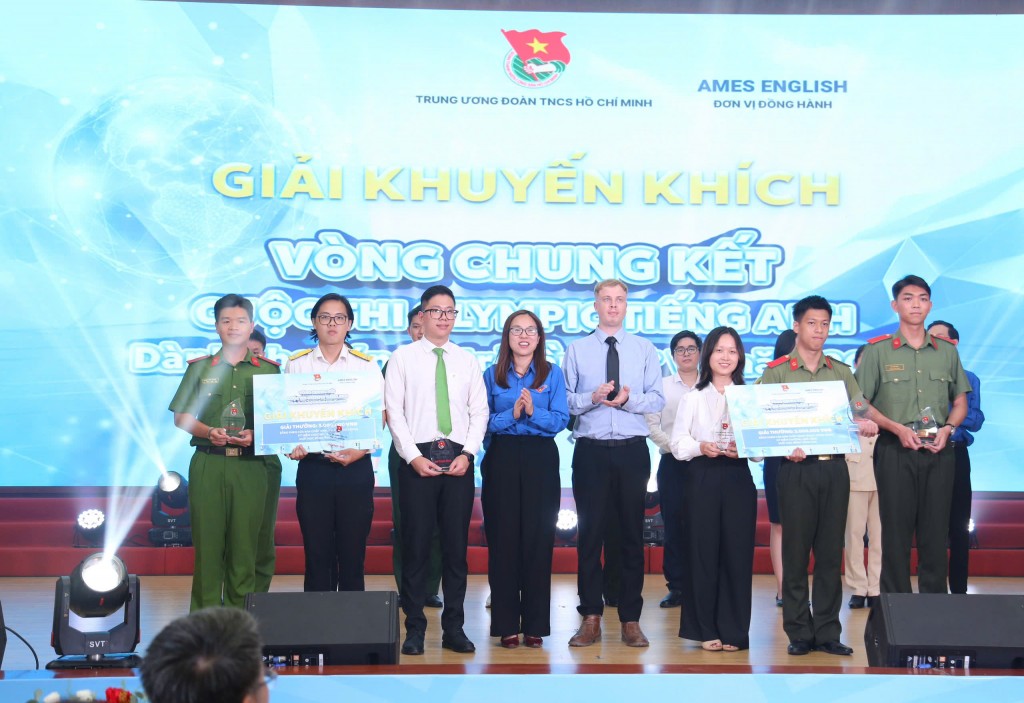 Hai đội thi giành giải Khuyến khích