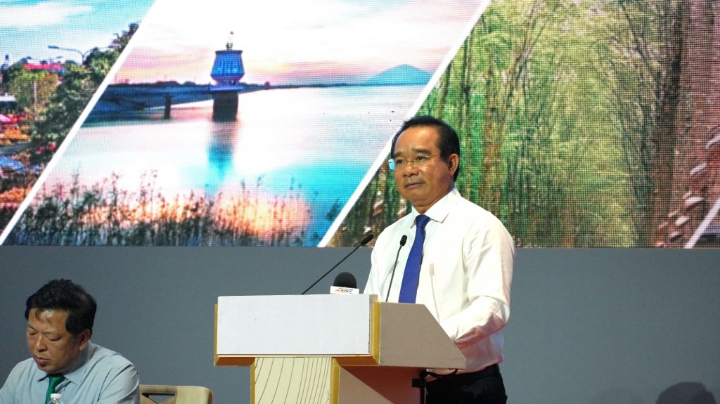 Chủ tịch UBND TP Hồ Chí Minh Nguyễn Văn Được báo cáo tại Hội nghị