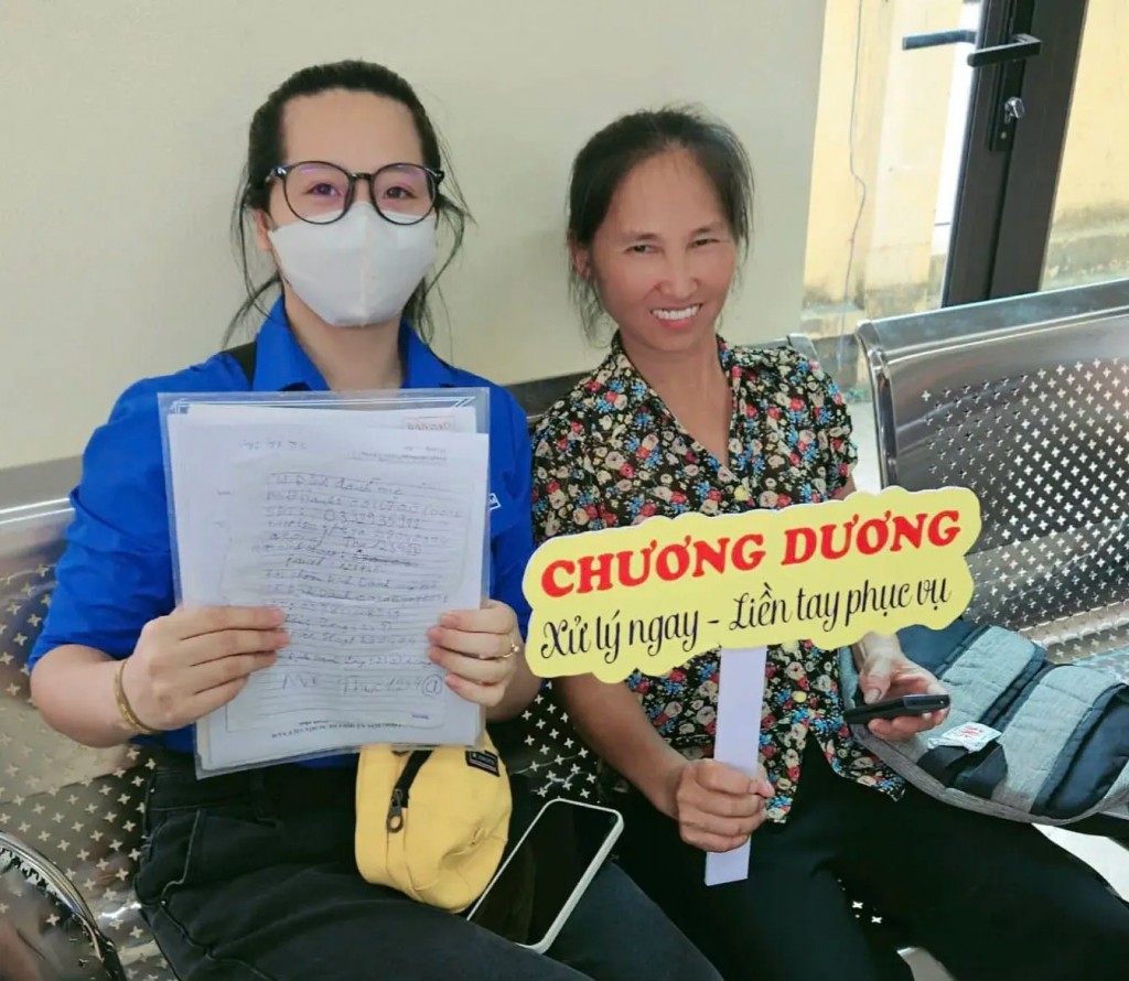 Người dân hài lòng khi được phục vụ hành chính tại xã Chương Dương