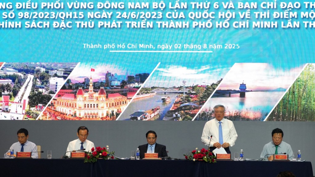 Phó Thủ tướng Thường trực Chính phủ Nguyễn Hòa Bình điều hành Hội nghị