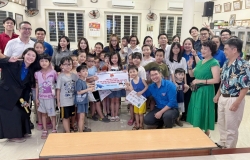 Học tiếng Anh miễn phí và nhận về cả tình yêu thương