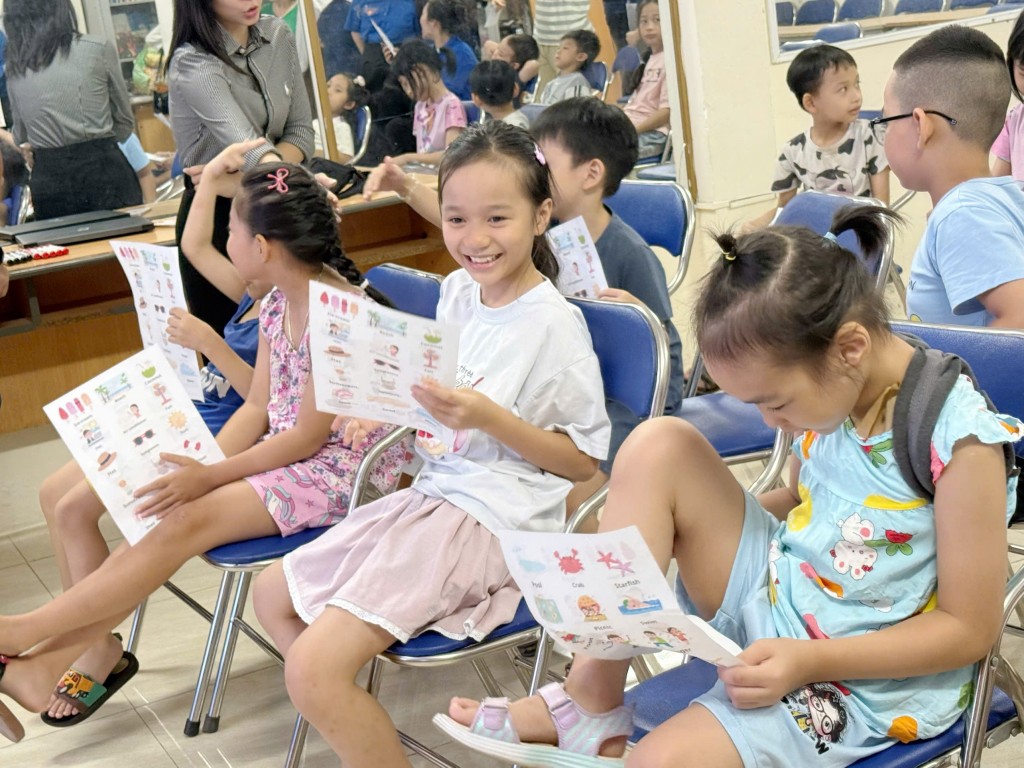 Học tiếng Anh miễn phí và nhận về cả tình yêu thương