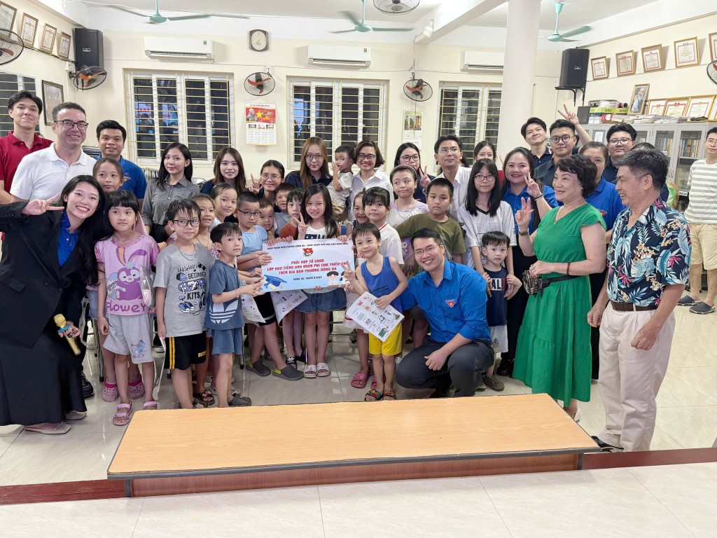 Học tiếng Anh miễn phí và nhận về cả tình yêu thương