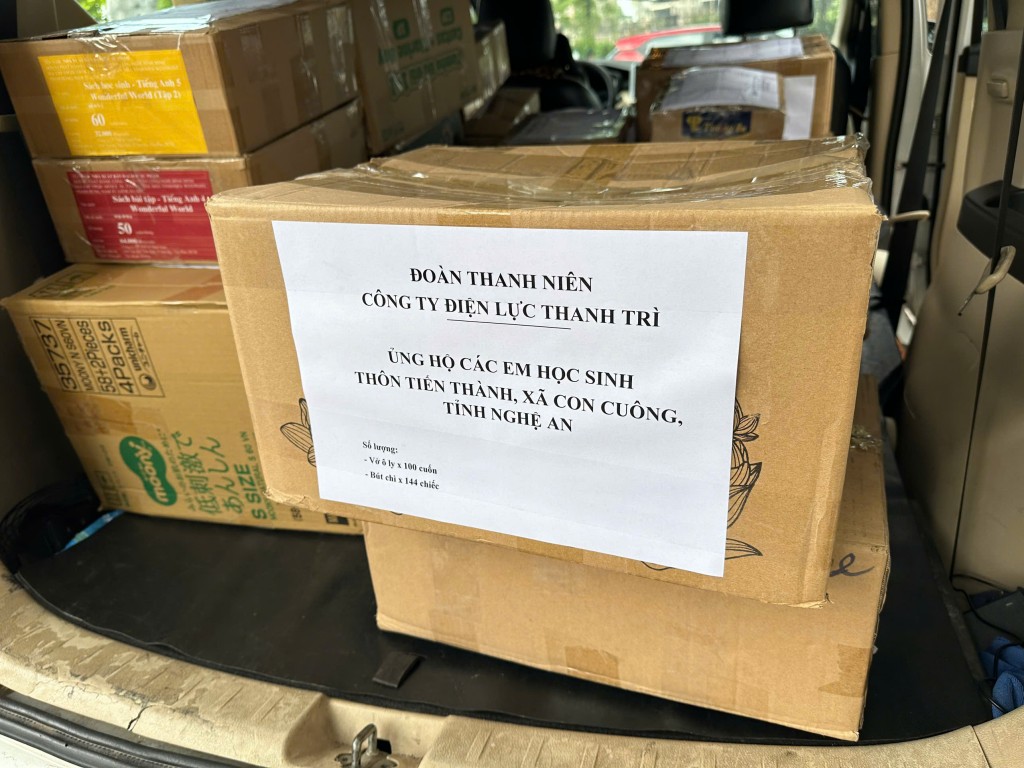Mang yêu thương đến vùng lũ, gìn giữ màu xanh quê hương
